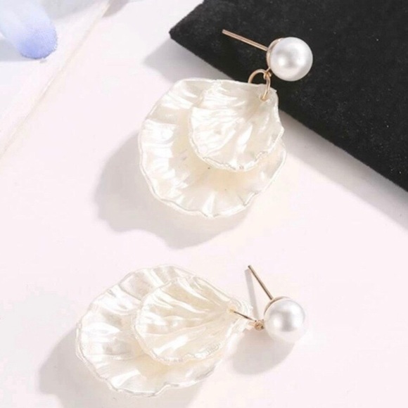 3/$30 SHELL Shaped Faux Pearl Iridescent Dangle Earrings - Picture 3 of 10